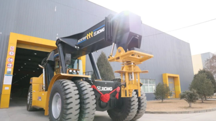 徐工機(jī)械搶灘風(fēng)電高潛力賽道 國(guó)產(chǎn)最大噸位風(fēng)電正面吊成功交付