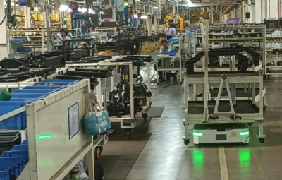 陜汽首款潛伏舉升式AGV正式投用，引領(lǐng)物料搬運(yùn)裝備制造新篇章