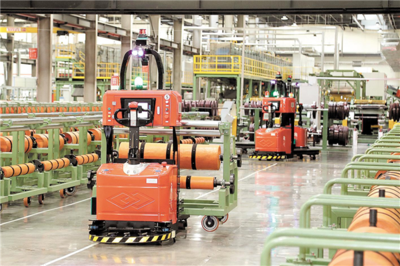 智能新工廠 機(jī)器人“唱主角”的智能儀器儀表制造